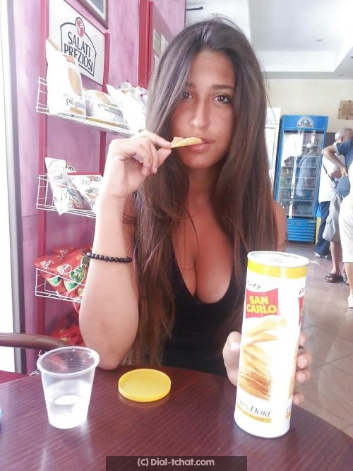 Jolie italienne de passage a Paris