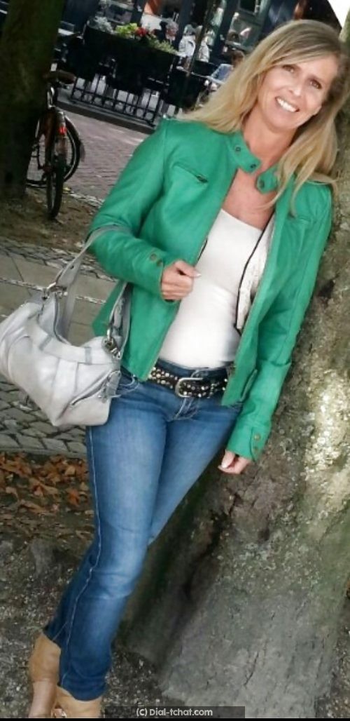 Divorcée de 38 ans cherche contacts et plus a Douai