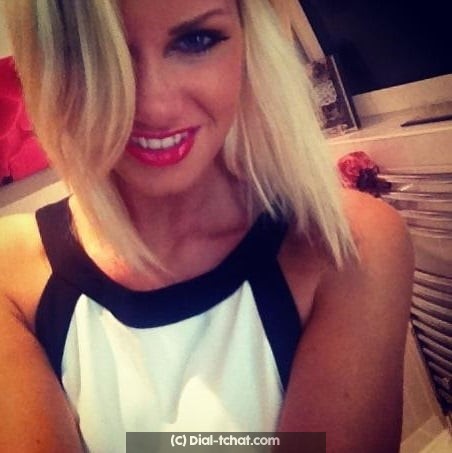 Nana blonde de Corse cherche un bon plan cul