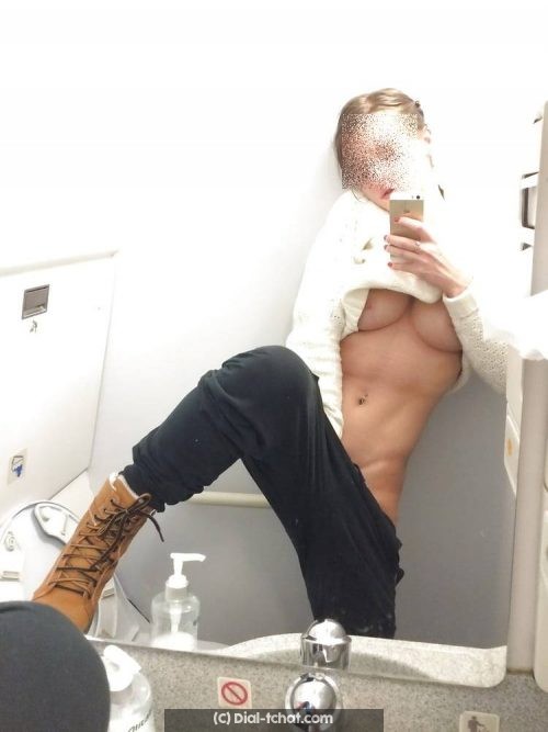 Petite blonde salope cherche un plan cul a Agen