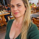Blonde soumise à Reims cherche maître via tchat femmes en ligne